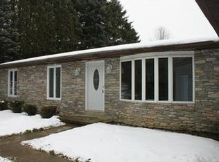 3640 Hemphill Rd, Barberton, OH 44203