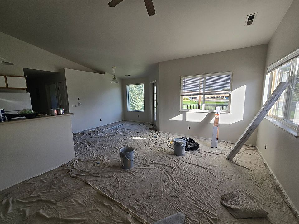 1st image of 693 Paradise Pl APT 202