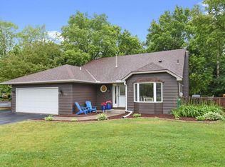 1137 Parkview Ln, Eagan, MN 55123