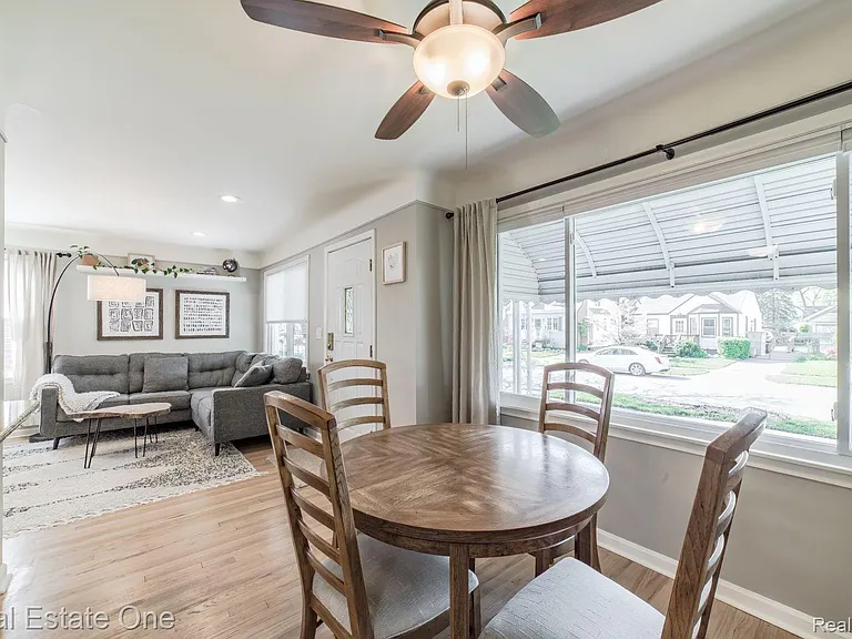 475 E Marshall St — Photo 5