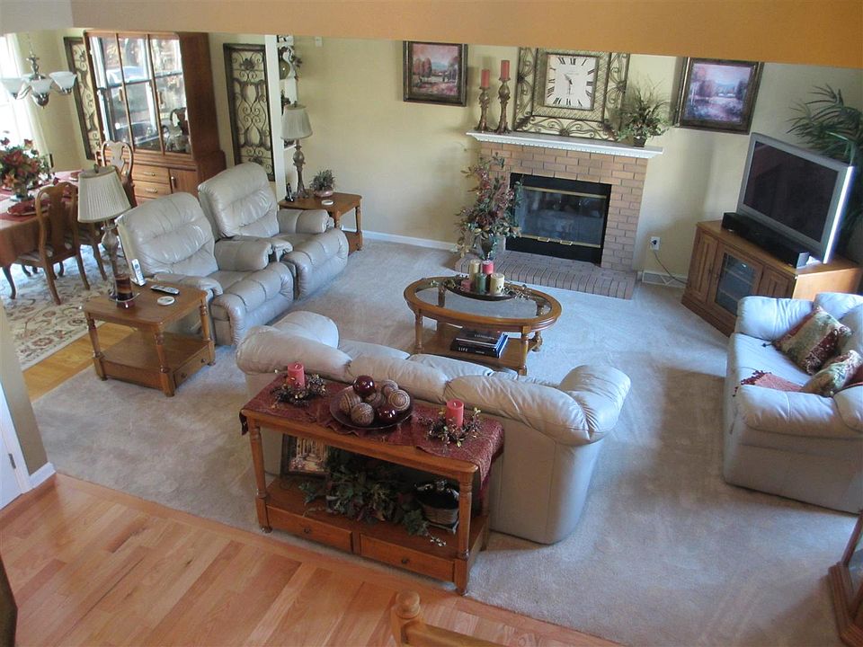 1st image of 12 Willowbrook Ter