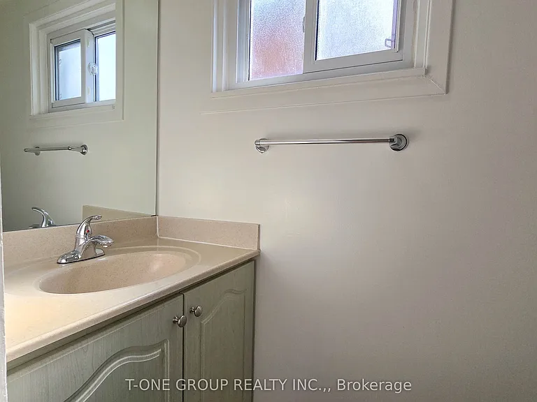 25 Duxford Cres — Photo 9