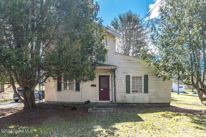 4th image of 61 Gray Avenue