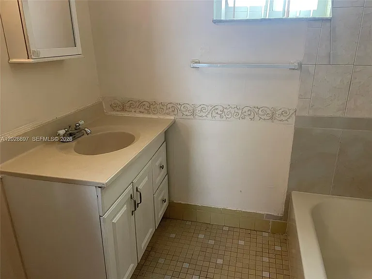 825 SW 9th St #1 — Photo 13
