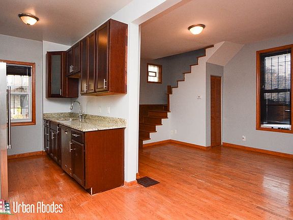 4th image of 870 W Buckingham Pl