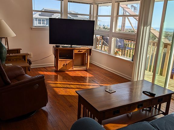 4th image of 106 Rose Pl #106