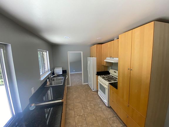 4th image of 1639 Redwood St #B