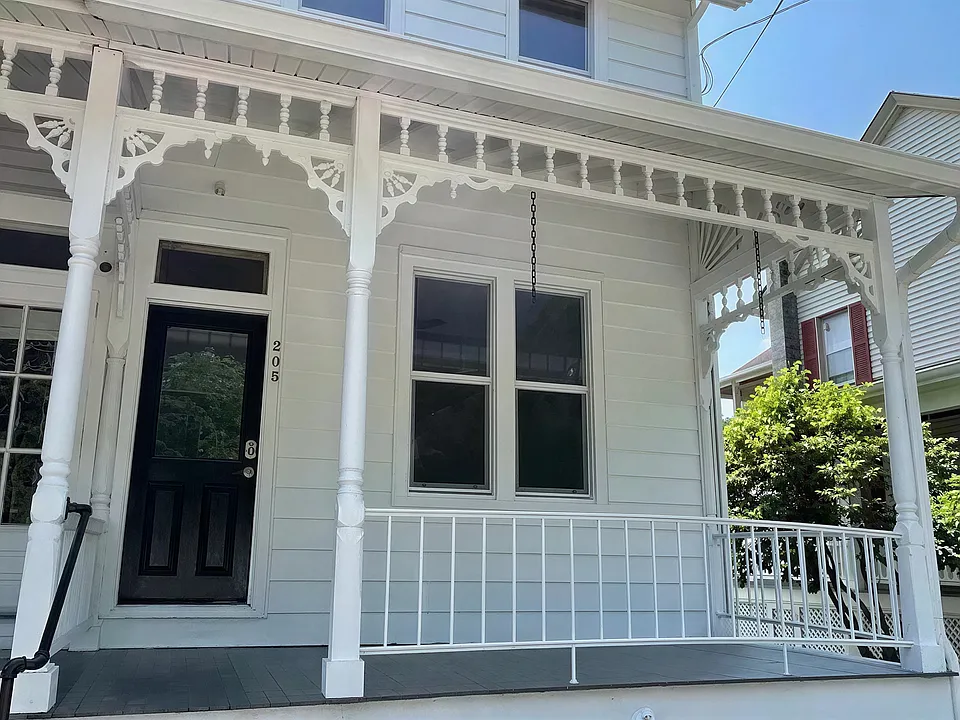 205 W Main St