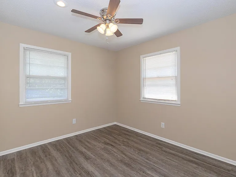 6700 NW Evelyn St — Photo 13