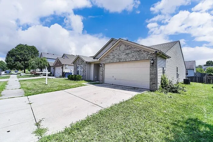 3 bed, 2.0 bath, 1821 sqft, $2,175 — Photo 3