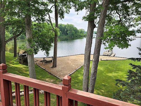 Neighbor has best location