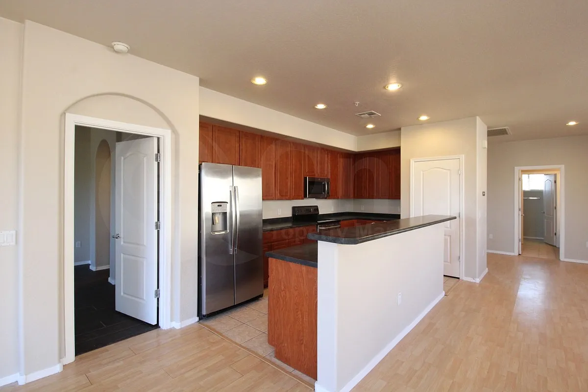 2 bed, 2.0 bath, 1618 sqft, $2,095 — Photo 3