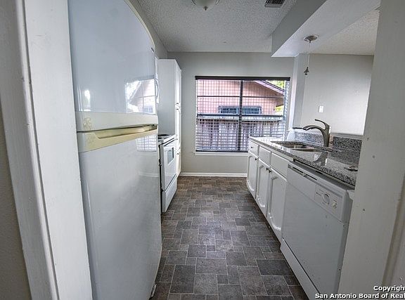 3rd image of 1329 Longmont St