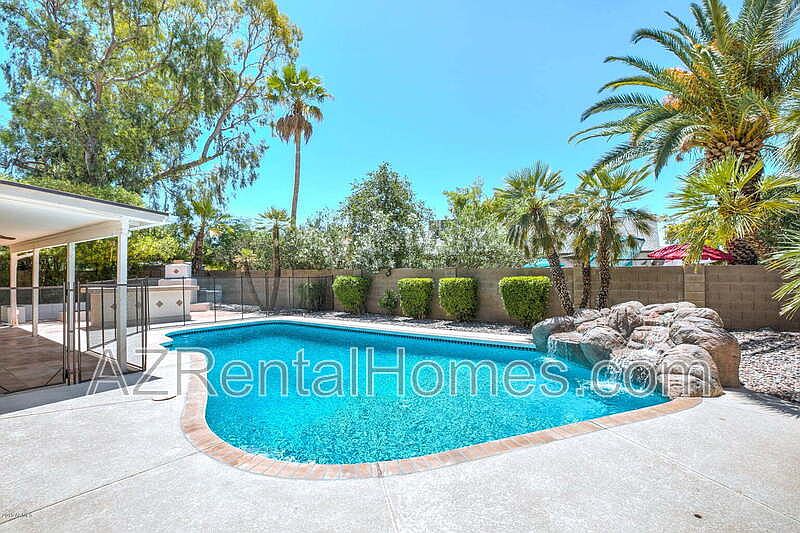 1st image of 1033 W Madero Ave