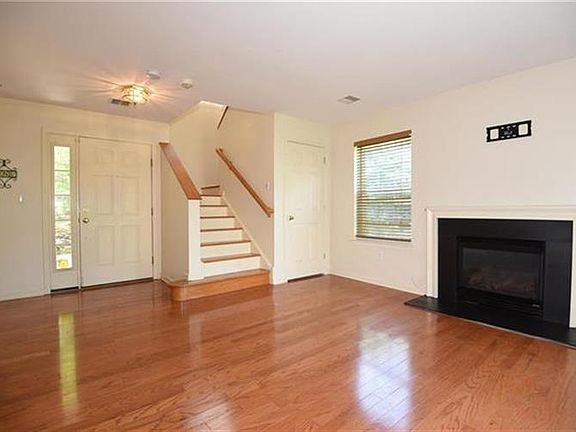 5th image of 872 Nittany Ct