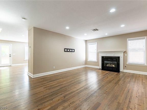 4th image of 9813 Peseo Cresta Ave