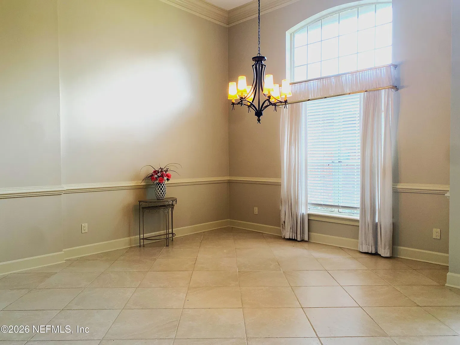 4 bed, 3.0 bath, 2687 sqft, $4,995 — Photo 3