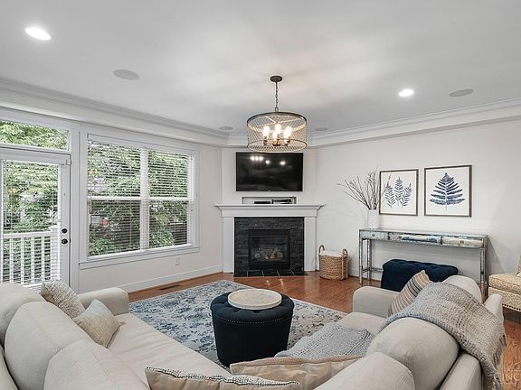 4th image of 2025 Freeland Ave