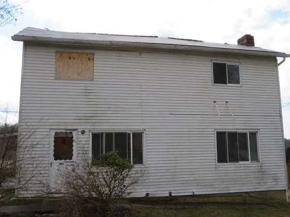 1106 Circle Dr, Irwin, PA 15642
