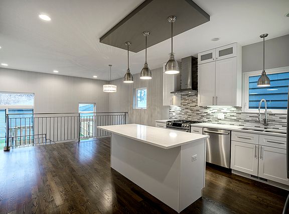 3rd image of 5047 W Carmen Ave