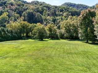 1026 Deer Harbour Rd, Bristol, TN 37620