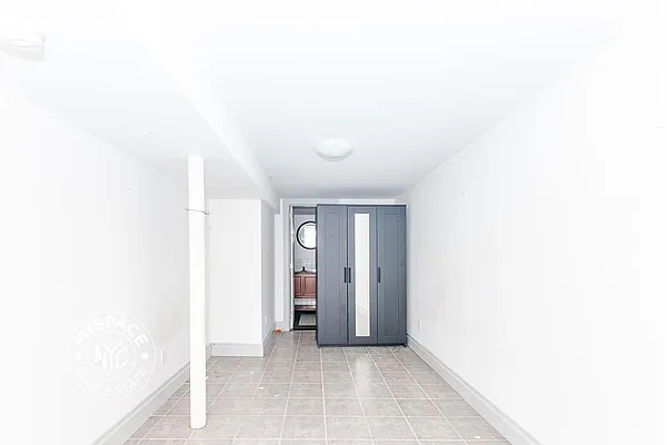 Rented by MySpaceNYC | media 10