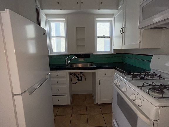 4th image of 438 1/2 Walnut Ave #11205631