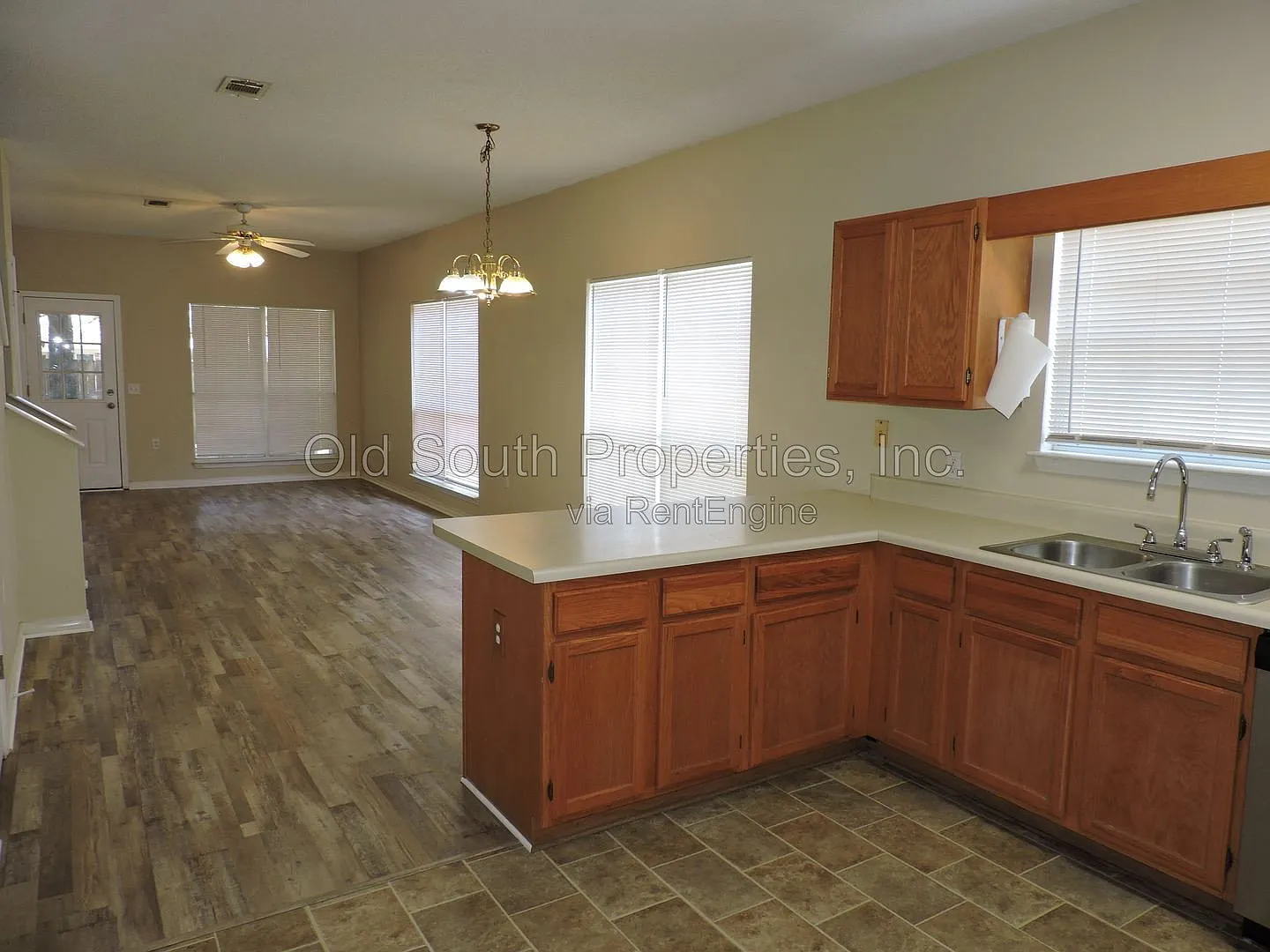 3 bed, 2.0 bath, 1326 sqft, $1,300 — Photo 3