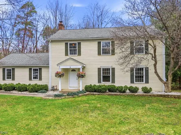 953 Bell Rd, Chagrin Falls, OH 44022