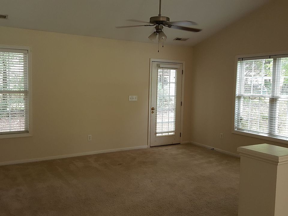 2nd image of 130 W Oak Ave
