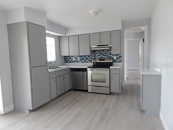 2nd image of 1090 Oakwood Dr