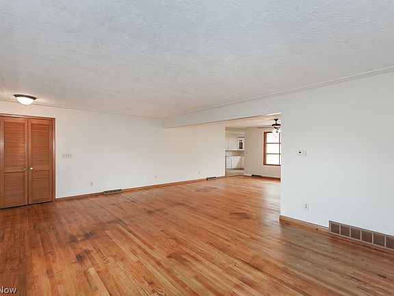 3rd image of 2700 Sherwood Dr
