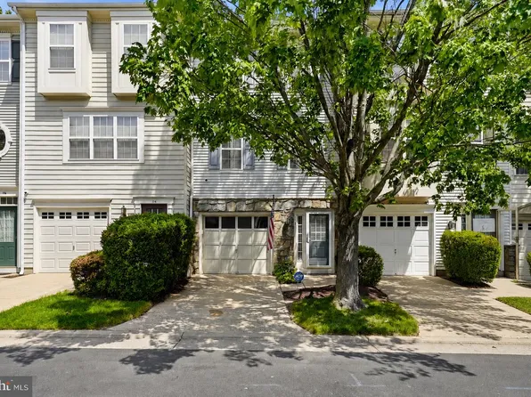 112 Cahill Dr, Alexandria, VA 22304