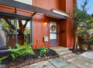 1385 Northgate Sq, Reston, VA 20190