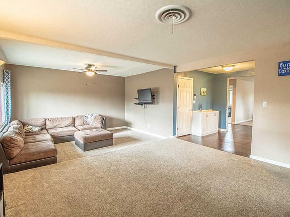 3rd image of 3902 Knollcrest Dr