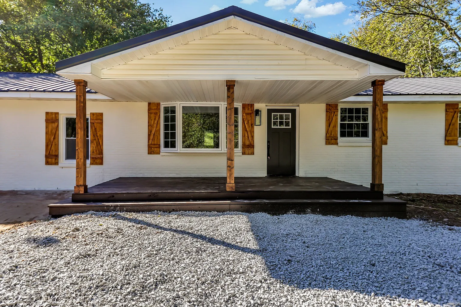 2054 Shelby Dr photo 1