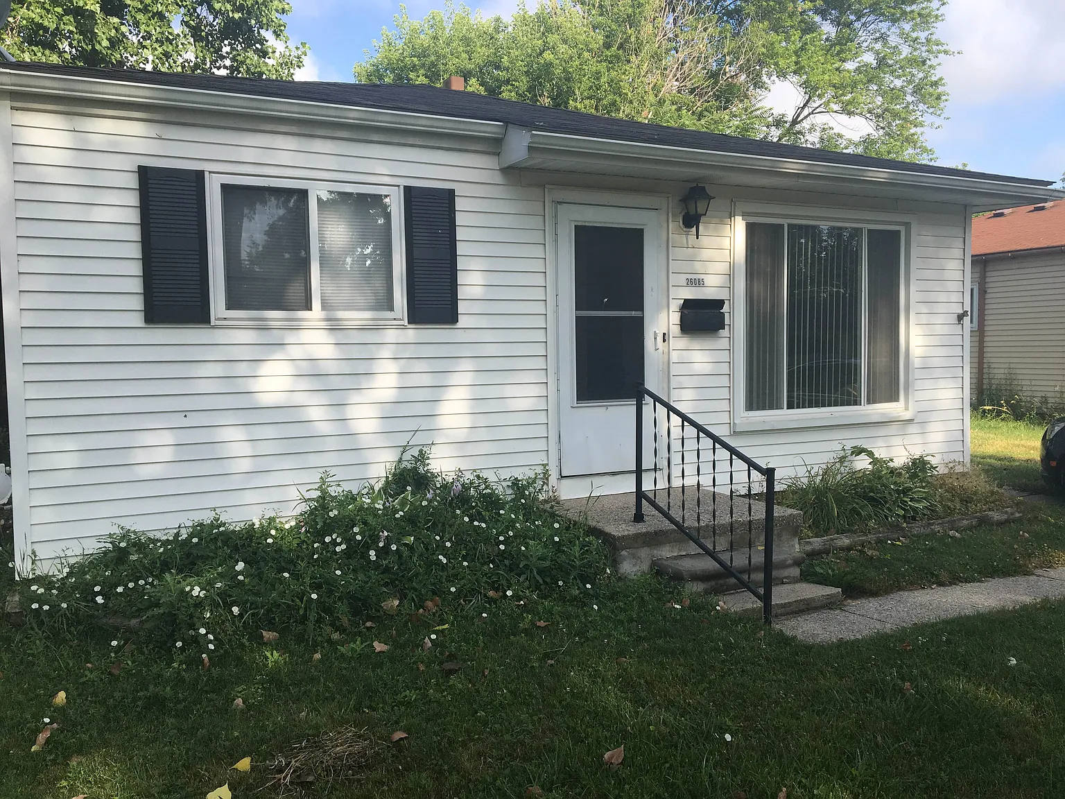 26085 Delton St photo 1