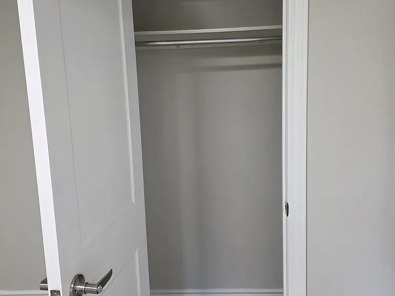 420 Winfield Ter #UPPER FLOOR — Photo 11