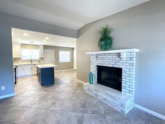 4th image of 3147 E Dolphin Ave