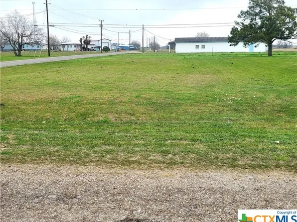 312 W Oakland Ave, Seadrift, TX 77983