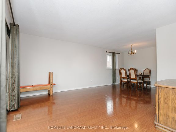 3rd image of 22 Blenheim Dr