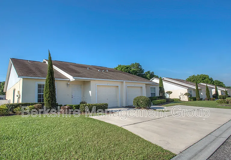 1106 Meadow Ave — Photo 1