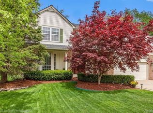 1102 N Equestrian Dr, South Lyon, MI
