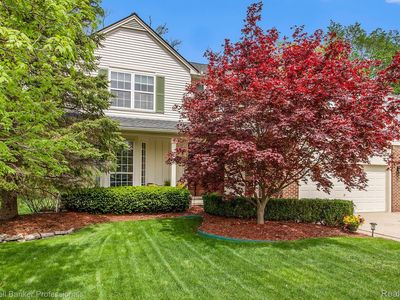 1102 N Equestrian Dr, South Lyon, MI, 48178