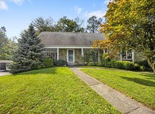 73 Round Hill Rd, Poughkeepsie, NY 12603