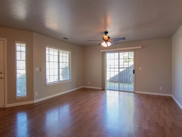 847 Cally Ct — Photo 2