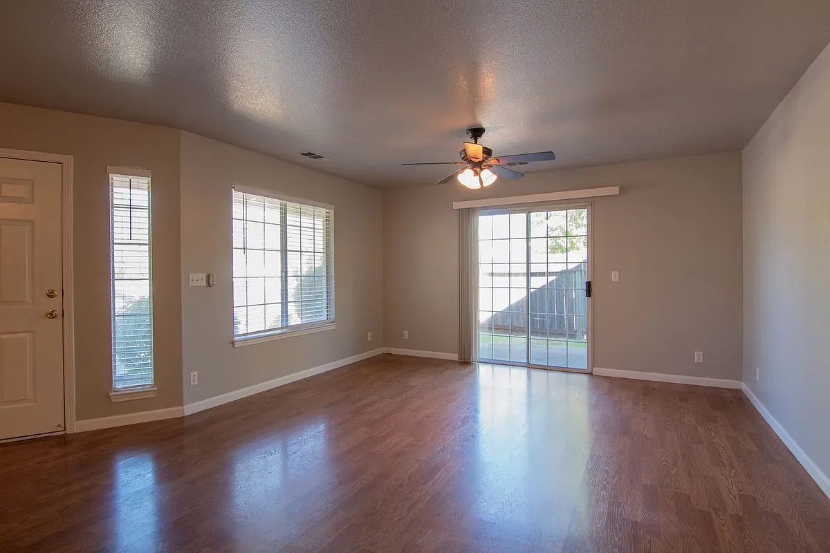 Building Photo - 847 Cally Ct