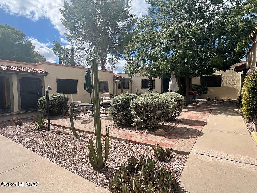 1st image of 105 W Calle Del Ano