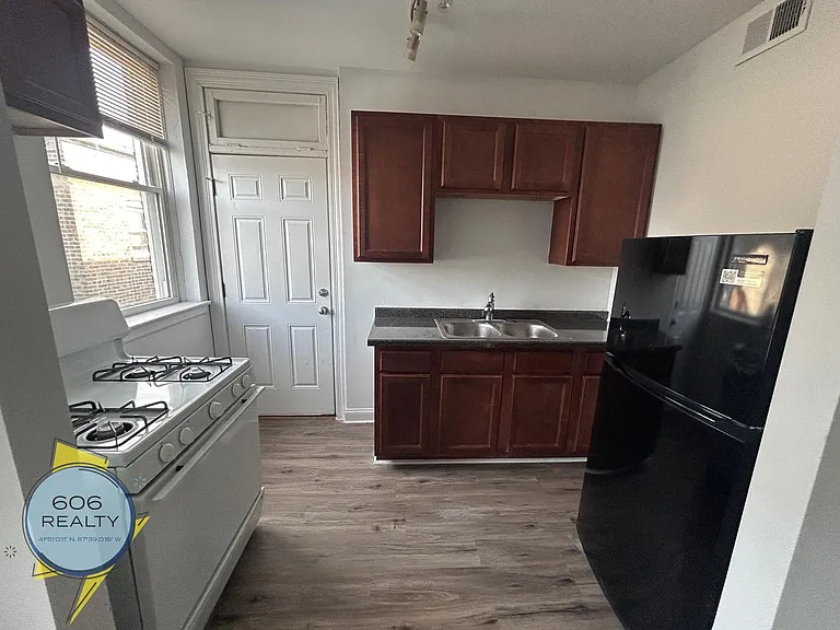 7340-50 N. Damen Ave — Photo 15