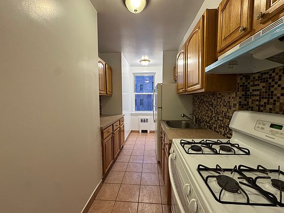 3rd image of 6485 Booth St APT 2k